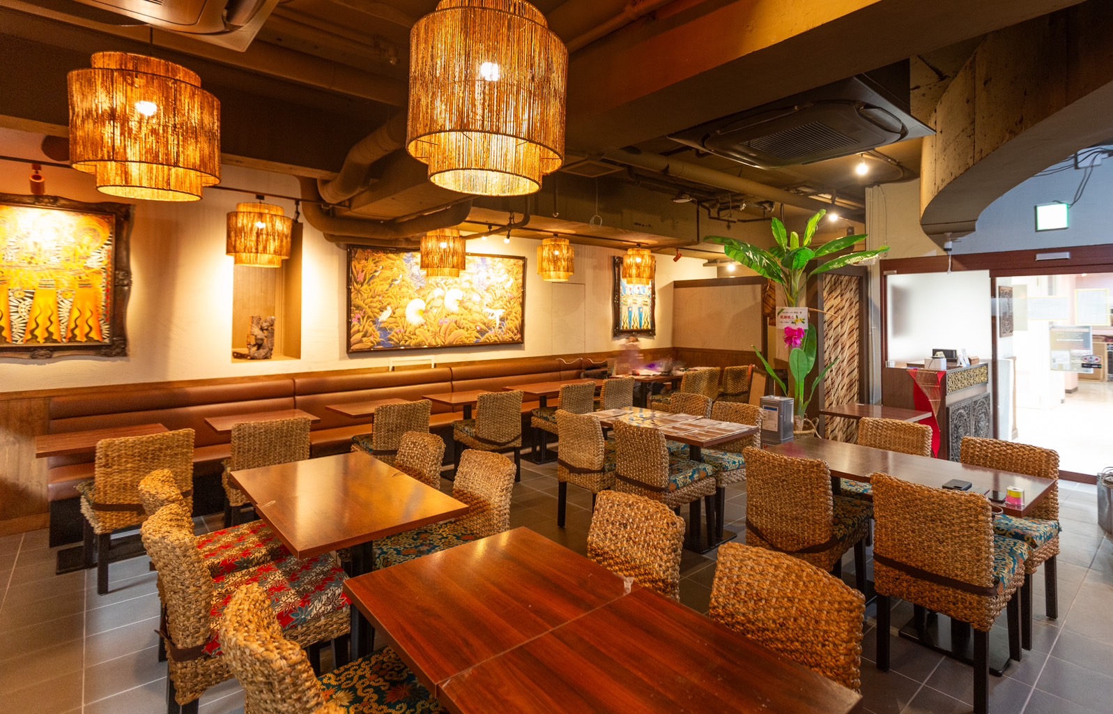 【事例紹介】ノバレンズのデザイン実績 原宿「Kuta Bali Cafe 原宿店」 | ノバレンズ株式会社